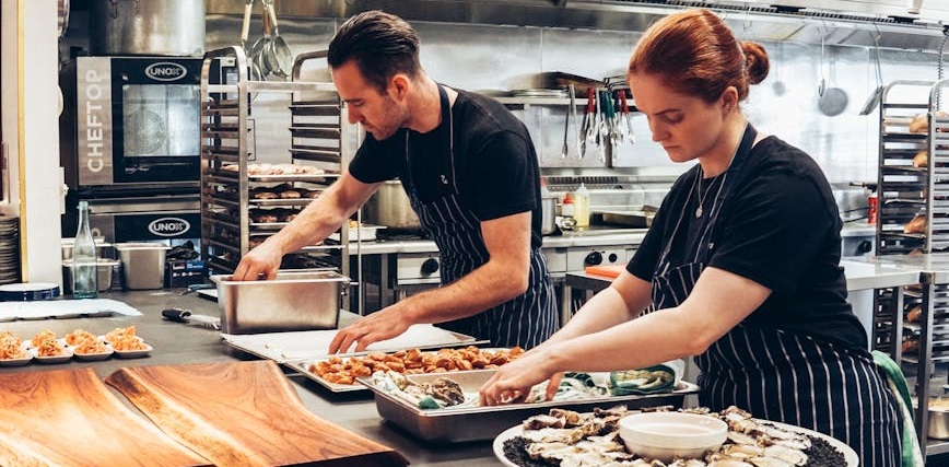 Choosing Durable Kitchen Gear | Hotel Bedding Essentials: Flat Sheets, Mattress Protectors & More