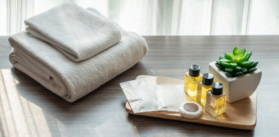 Wholesale hotel supplies: High-quality luxury hotel towels, stripe flat sheets, and hotel amenities for bulk purchase